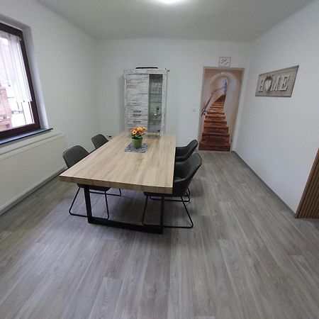 Ganze Ferienwohnung 5 Km Von Erfurt, Mit Kaffeevollautomat, Tv, Wlan, Boxspringbett, Schlafsofa Und Einkaufsmoeglichkeiten, Sehr Gute Anbindung Zur A71 Und A4, Kostenloser Oeff Parkplatz Fuer Pkw Und Transporter Elxleben エクステリア 写真
