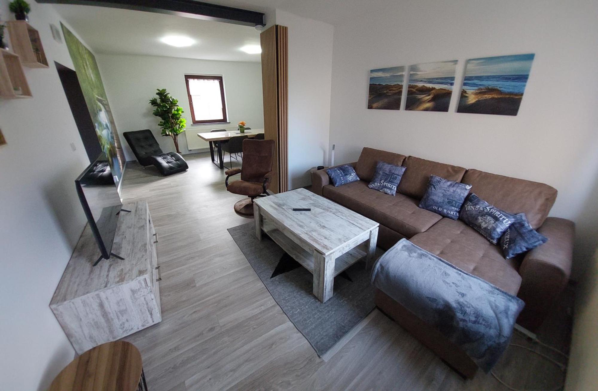 Ganze Ferienwohnung 5 Km Von Erfurt, Mit Kaffeevollautomat, Tv, Wlan, Boxspringbett, Schlafsofa Und Einkaufsmoeglichkeiten, Sehr Gute Anbindung Zur A71 Und A4, Kostenloser Oeff Parkplatz Fuer Pkw Und Transporter Elxleben エクステリア 写真