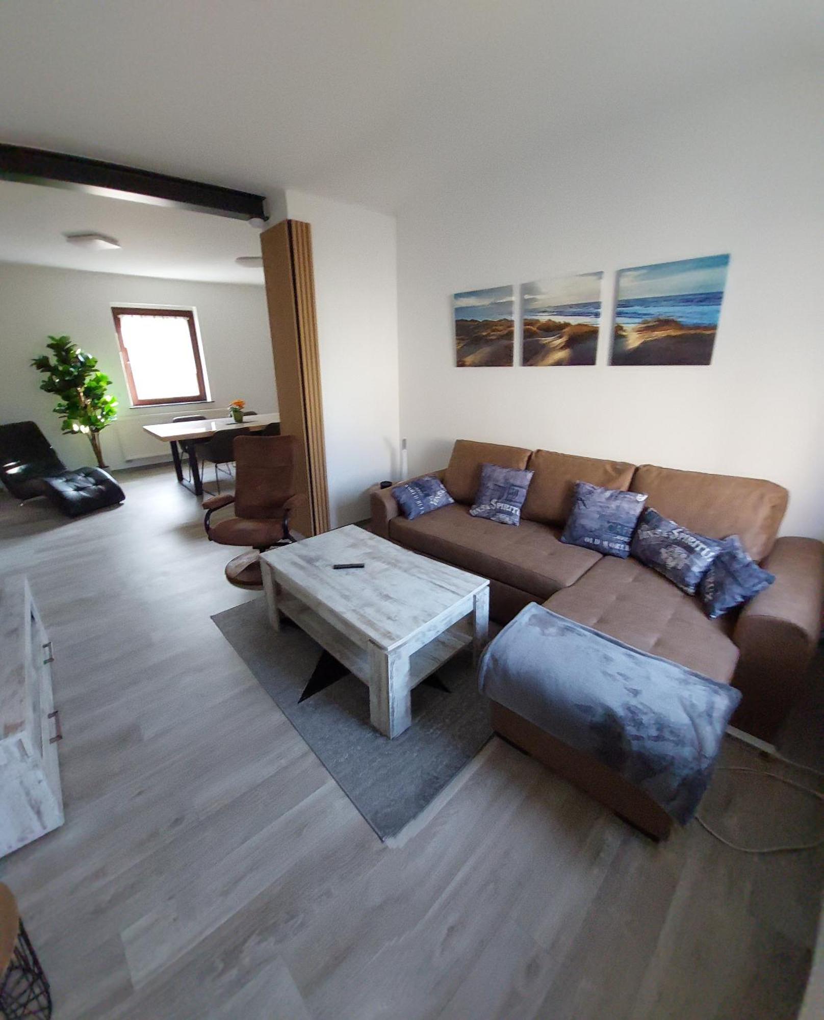 Ganze Ferienwohnung 5 Km Von Erfurt, Mit Kaffeevollautomat, Tv, Wlan, Boxspringbett, Schlafsofa Und Einkaufsmoeglichkeiten, Sehr Gute Anbindung Zur A71 Und A4, Kostenloser Oeff Parkplatz Fuer Pkw Und Transporter Elxleben エクステリア 写真
