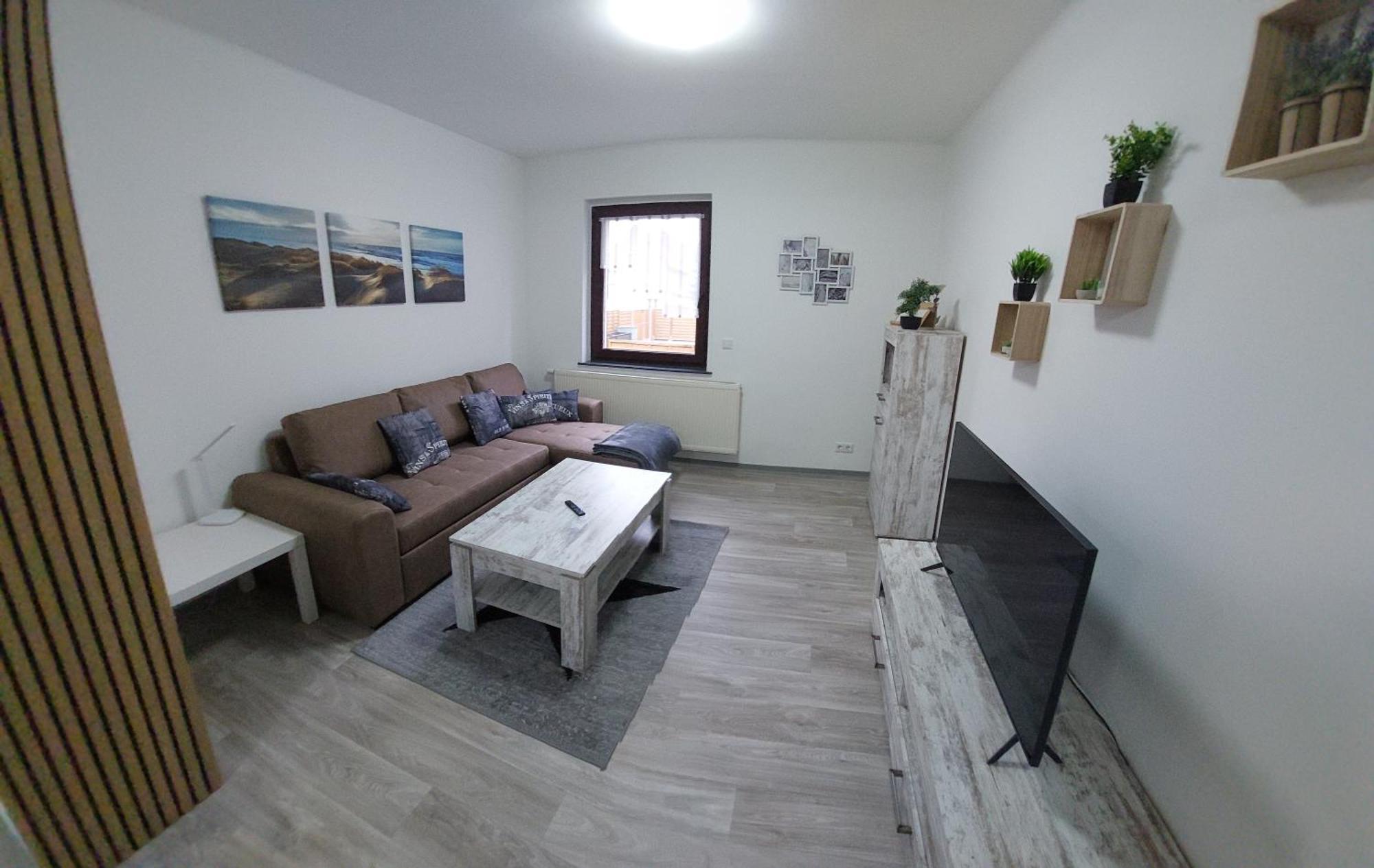 Ganze Ferienwohnung 5 Km Von Erfurt, Mit Kaffeevollautomat, Tv, Wlan, Boxspringbett, Schlafsofa Und Einkaufsmoeglichkeiten, Sehr Gute Anbindung Zur A71 Und A4, Kostenloser Oeff Parkplatz Fuer Pkw Und Transporter Elxleben エクステリア 写真
