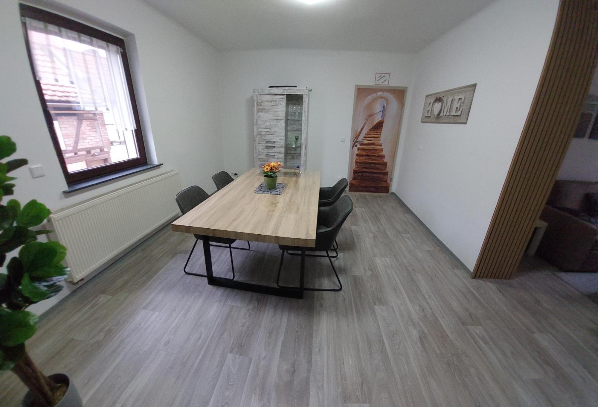Ganze Ferienwohnung 5 Km Von Erfurt, Mit Kaffeevollautomat, Tv, Wlan, Boxspringbett, Schlafsofa Und Einkaufsmoeglichkeiten, Sehr Gute Anbindung Zur A71 Und A4, Kostenloser Oeff Parkplatz Fuer Pkw Und Transporter Elxleben エクステリア 写真