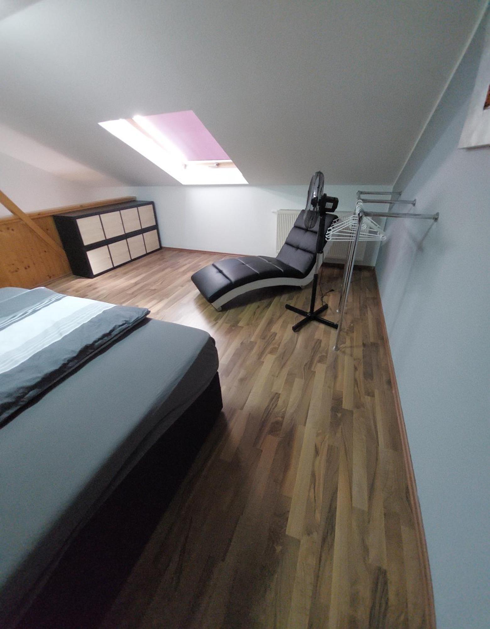 Ganze Ferienwohnung 5 Km Von Erfurt, Mit Kaffeevollautomat, Tv, Wlan, Boxspringbett, Schlafsofa Und Einkaufsmoeglichkeiten, Sehr Gute Anbindung Zur A71 Und A4, Kostenloser Oeff Parkplatz Fuer Pkw Und Transporter Elxleben エクステリア 写真