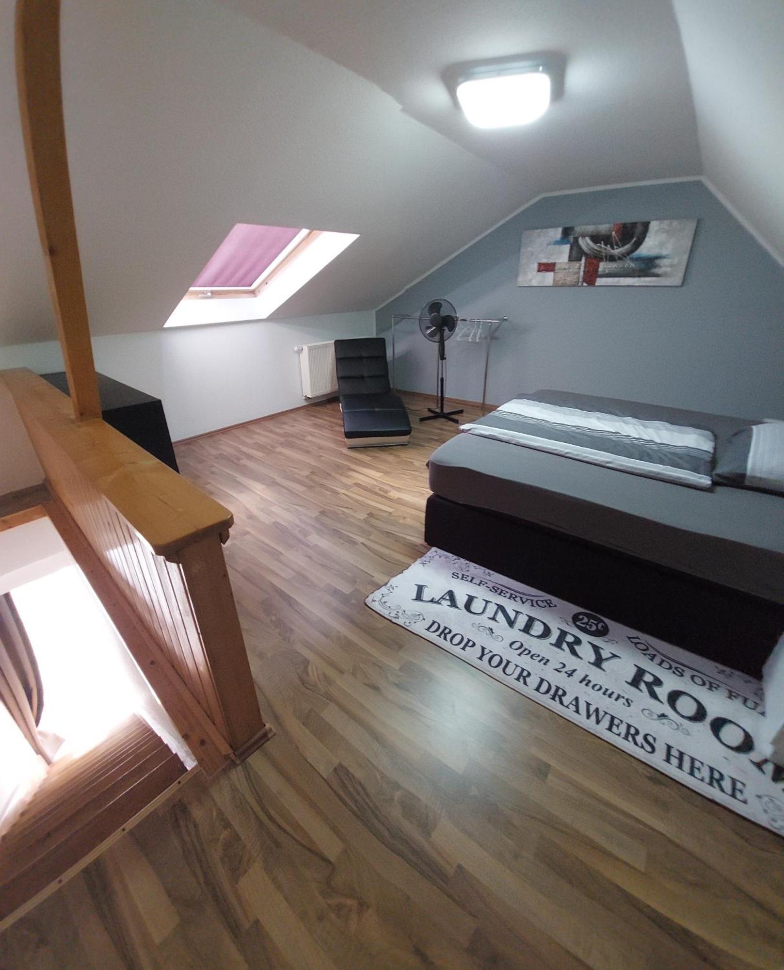 Ganze Ferienwohnung 5 Km Von Erfurt, Mit Kaffeevollautomat, Tv, Wlan, Boxspringbett, Schlafsofa Und Einkaufsmoeglichkeiten, Sehr Gute Anbindung Zur A71 Und A4, Kostenloser Oeff Parkplatz Fuer Pkw Und Transporter Elxleben エクステリア 写真