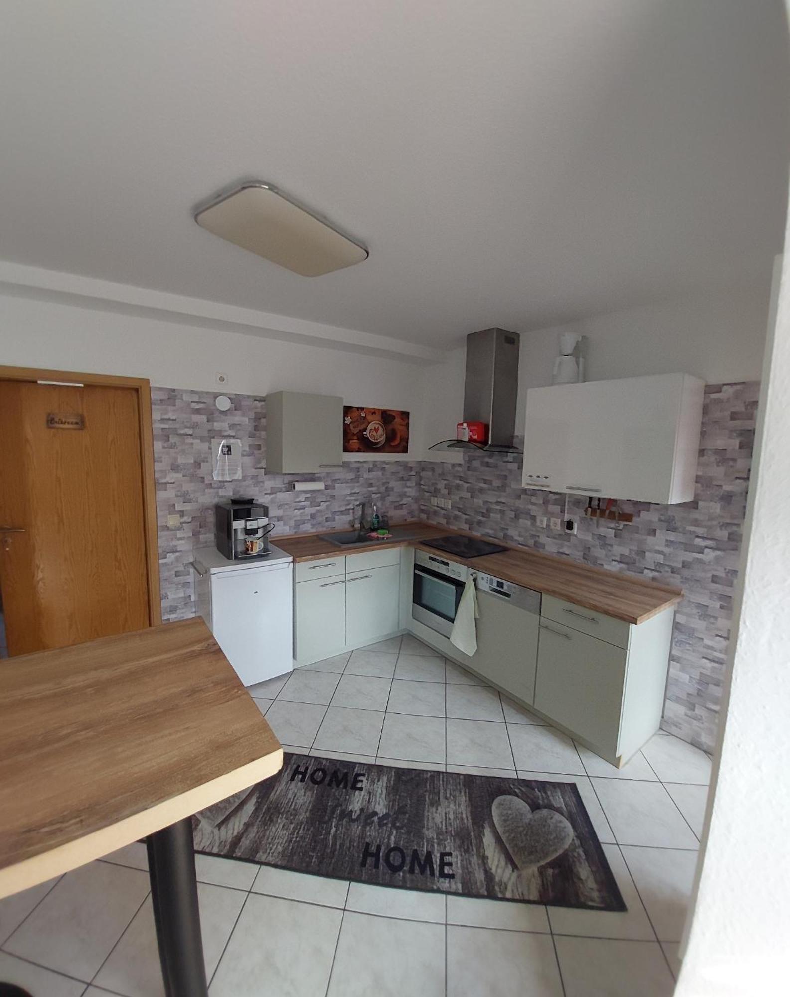Ganze Ferienwohnung 5 Km Von Erfurt, Mit Kaffeevollautomat, Tv, Wlan, Boxspringbett, Schlafsofa Und Einkaufsmoeglichkeiten, Sehr Gute Anbindung Zur A71 Und A4, Kostenloser Oeff Parkplatz Fuer Pkw Und Transporter Elxleben エクステリア 写真