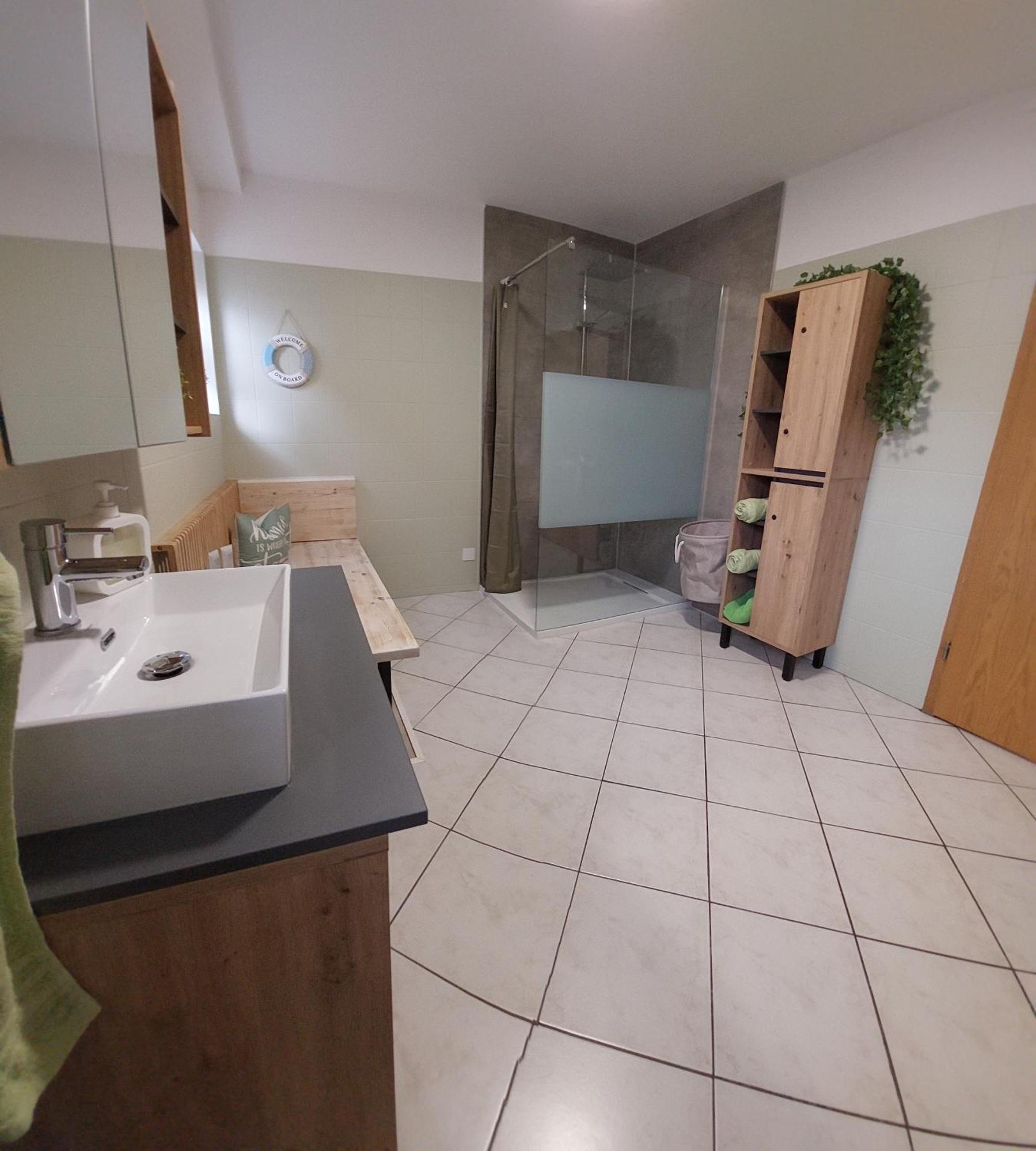Ganze Ferienwohnung 5 Km Von Erfurt, Mit Kaffeevollautomat, Tv, Wlan, Boxspringbett, Schlafsofa Und Einkaufsmoeglichkeiten, Sehr Gute Anbindung Zur A71 Und A4, Kostenloser Oeff Parkplatz Fuer Pkw Und Transporter Elxleben エクステリア 写真